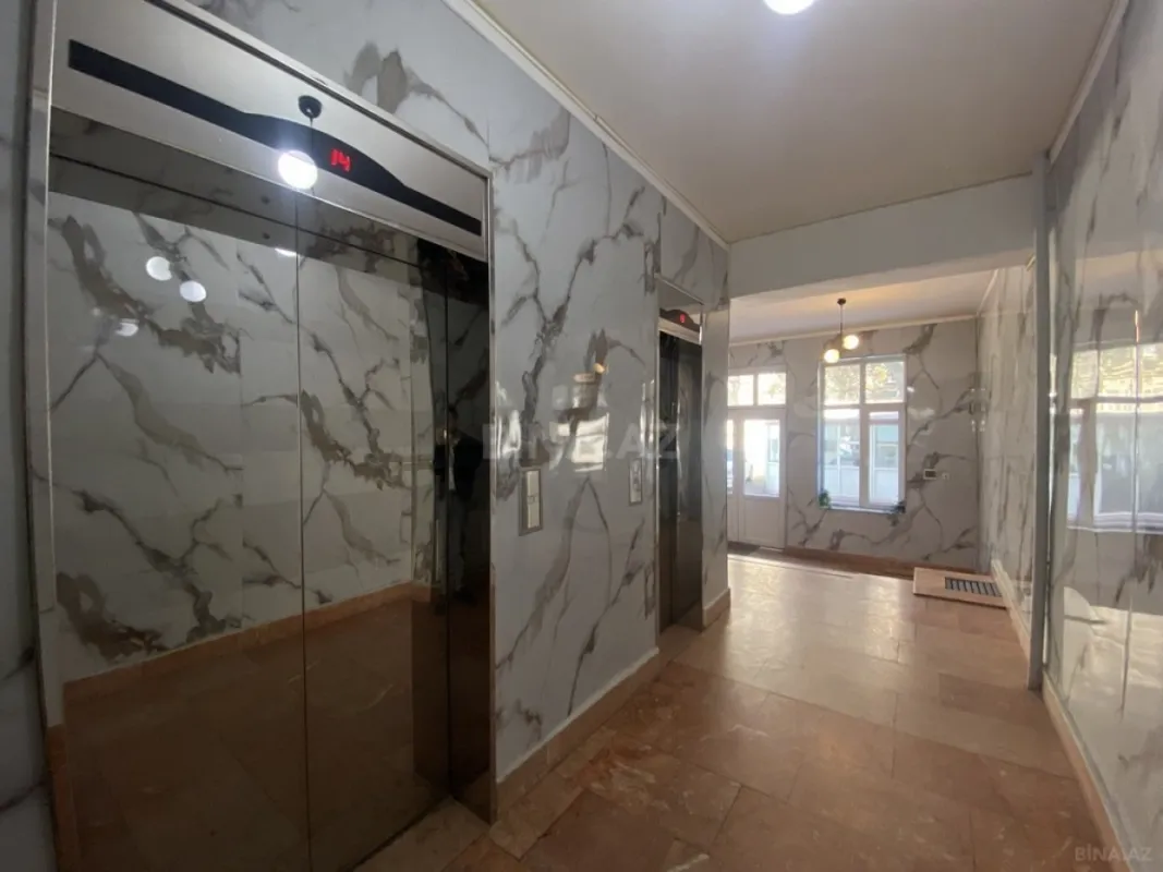 Satılır 3 otaqlı mənzil 185 m²