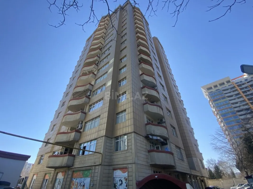Satılır 3 otaqlı mənzil 185 m²