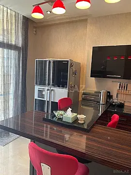 Satılır 3 otaqlı mənzil 185 m²