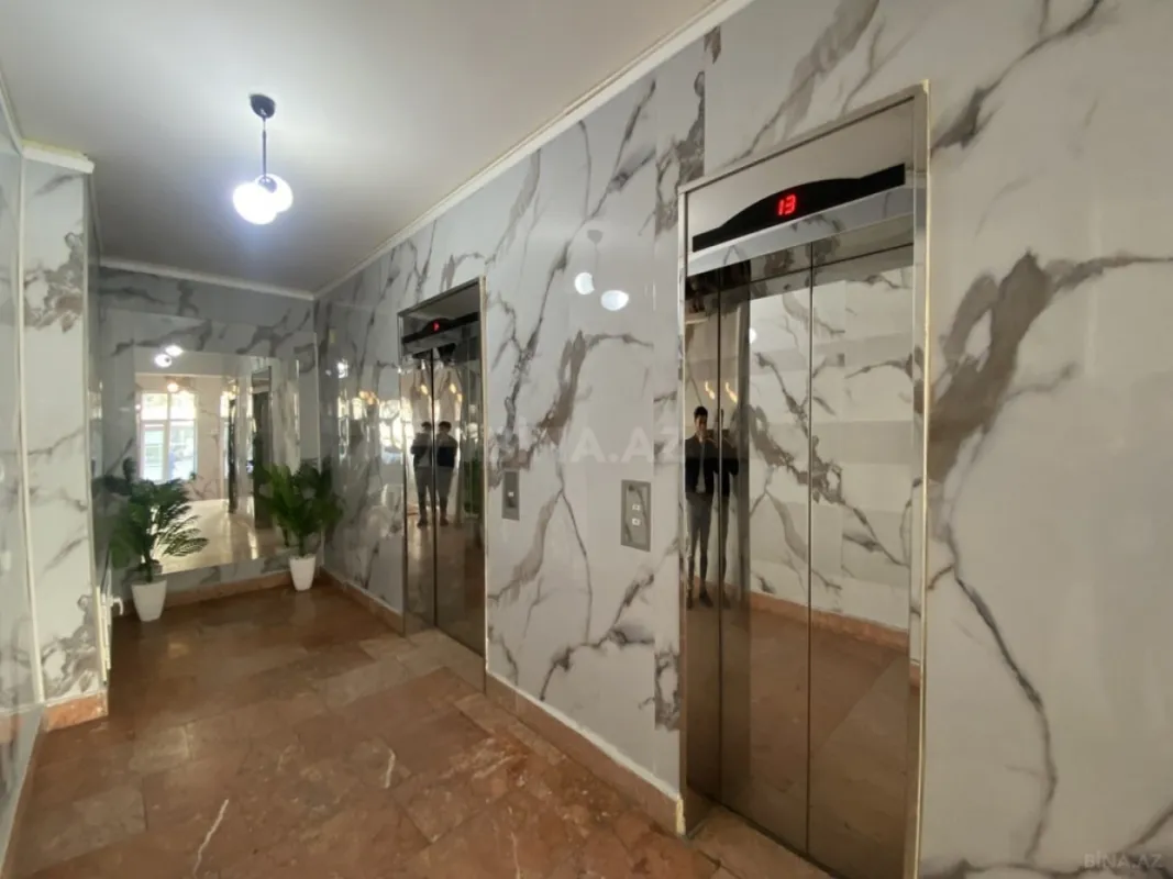 Satılır 3 otaqlı mənzil 185 m²