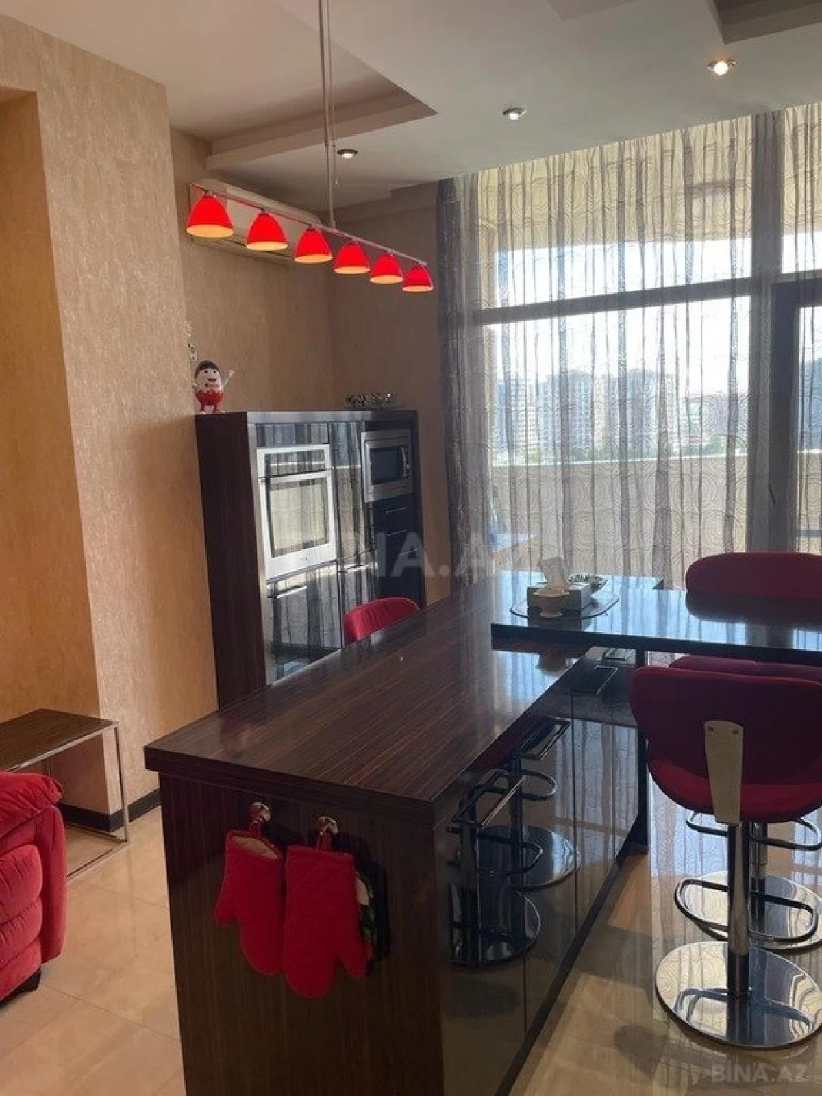Satılır 3 otaqlı mənzil 185 m²