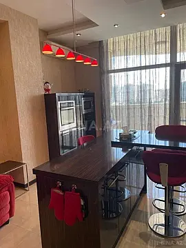 Satılır 3 otaqlı mənzil 185 m²