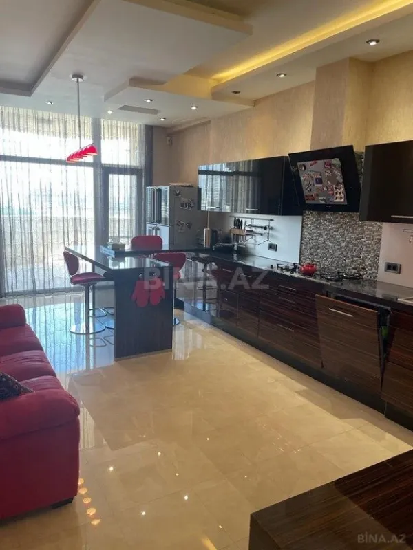 Satılır 3 otaqlı mənzil 185 m²