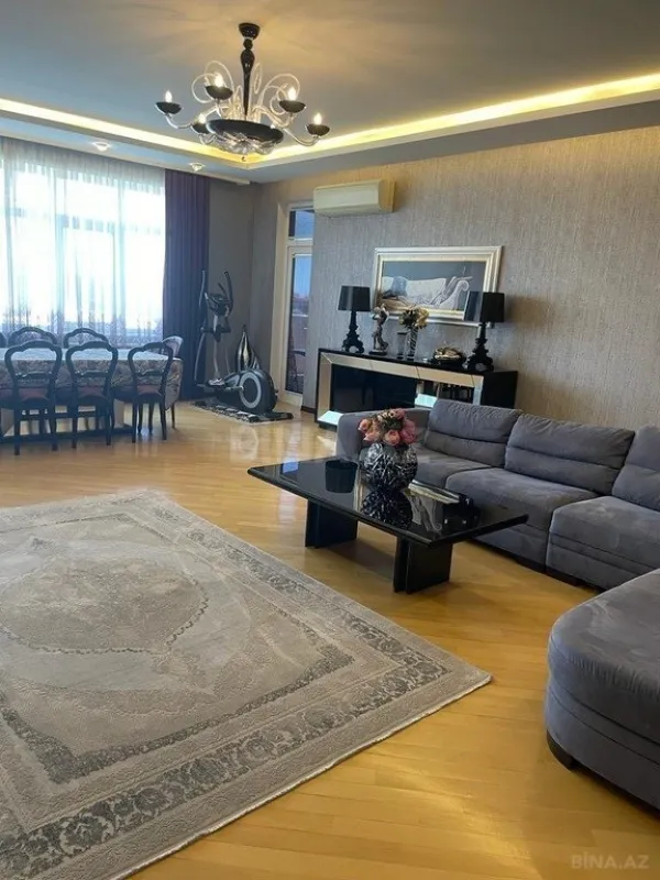 Satılır 3 otaqlı mənzil 185 m²