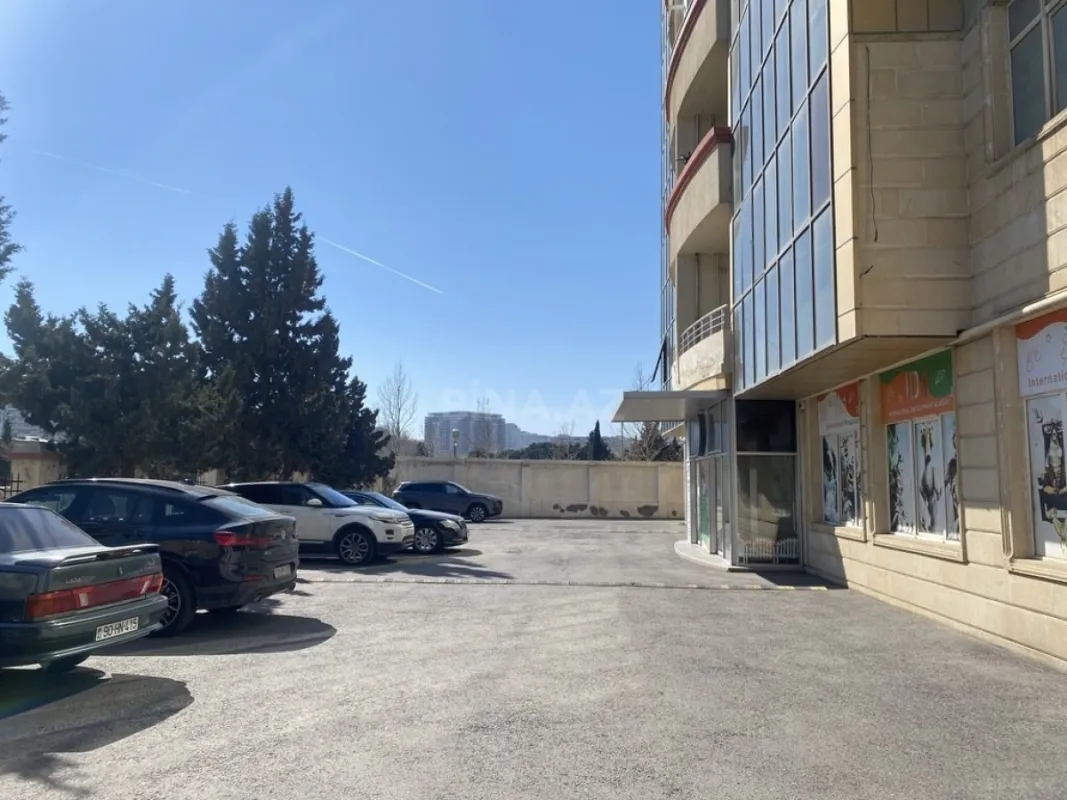 Satılır 3 otaqlı mənzil 185 m²