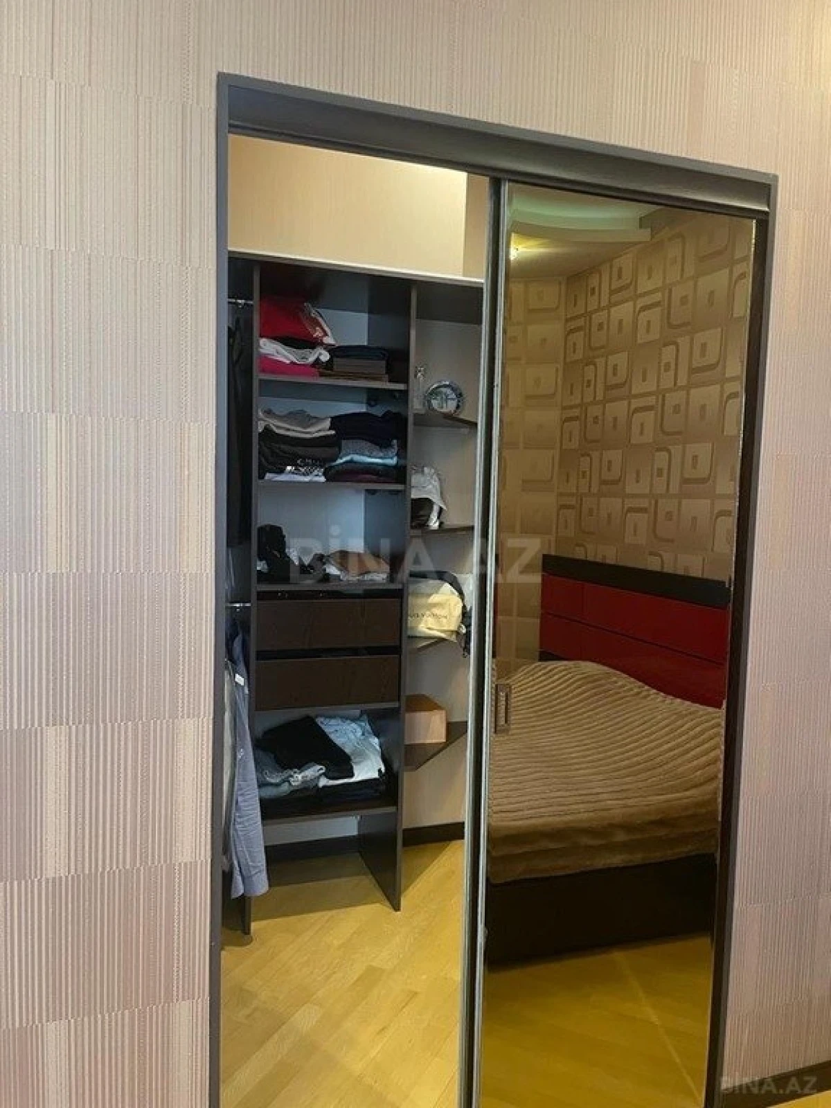 Satılır 3 otaqlı mənzil 185 m²