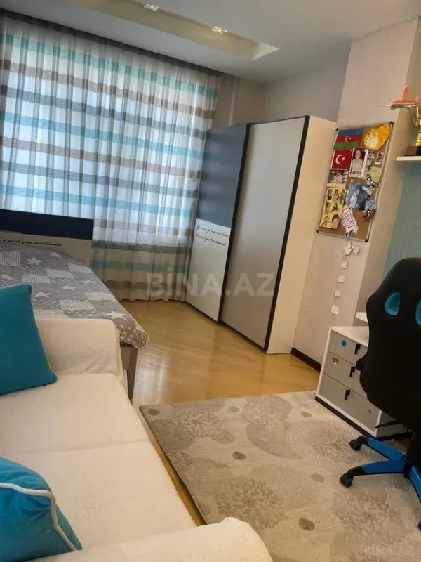 Satılır 3 otaqlı mənzil 185 m²
