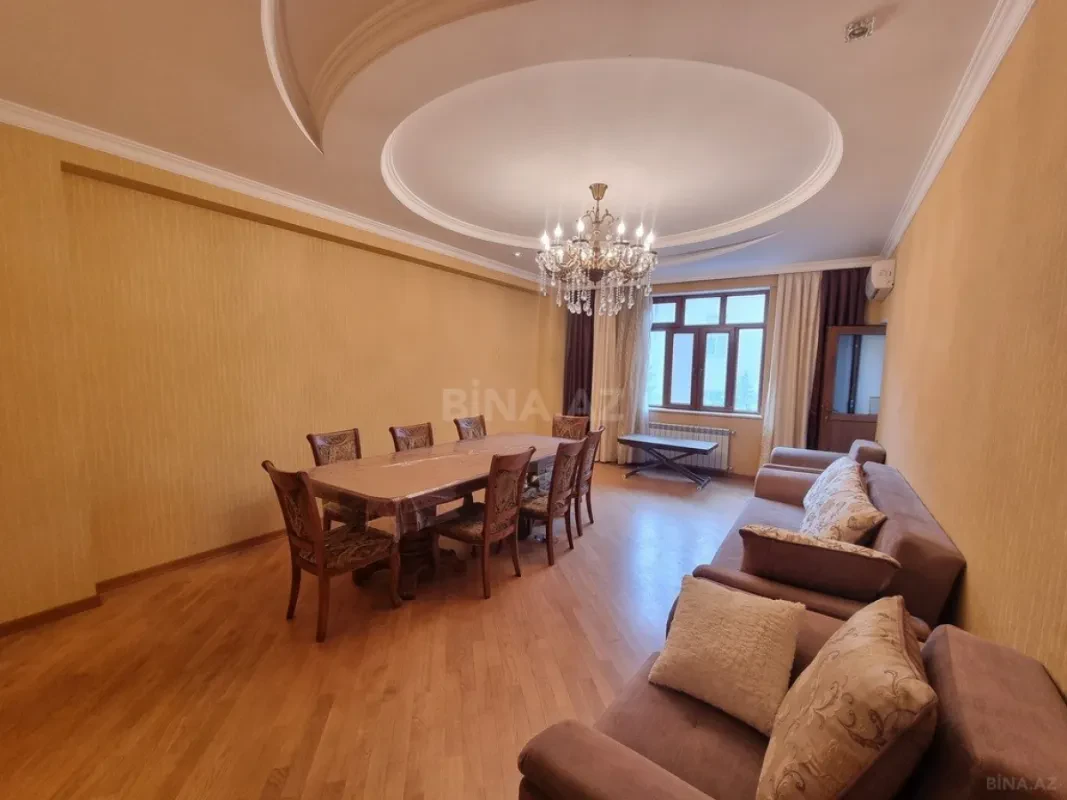 Satılır 4 otaqlı mənzil 180 m²