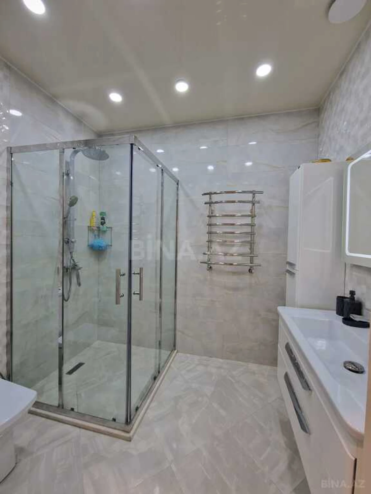 Satılır 3 otaqlı mənzil 132 m²