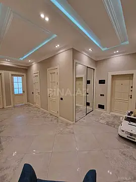 Satılır 3 otaqlı mənzil 132 m²