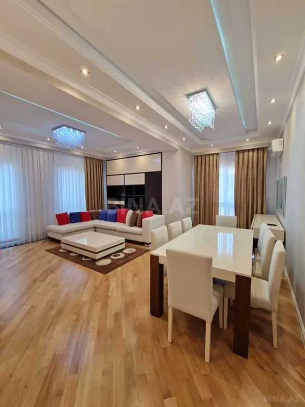 Satılır 3 otaqlı mənzil 132 m²