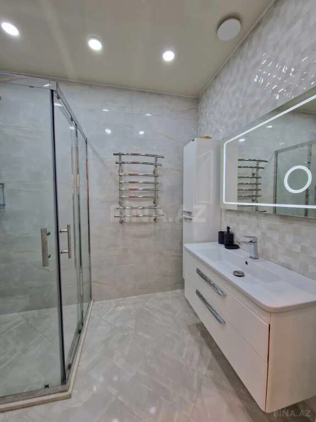 Satılır 3 otaqlı mənzil 132 m²