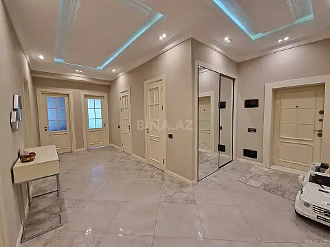 Satılır 3 otaqlı mənzil 132 m²