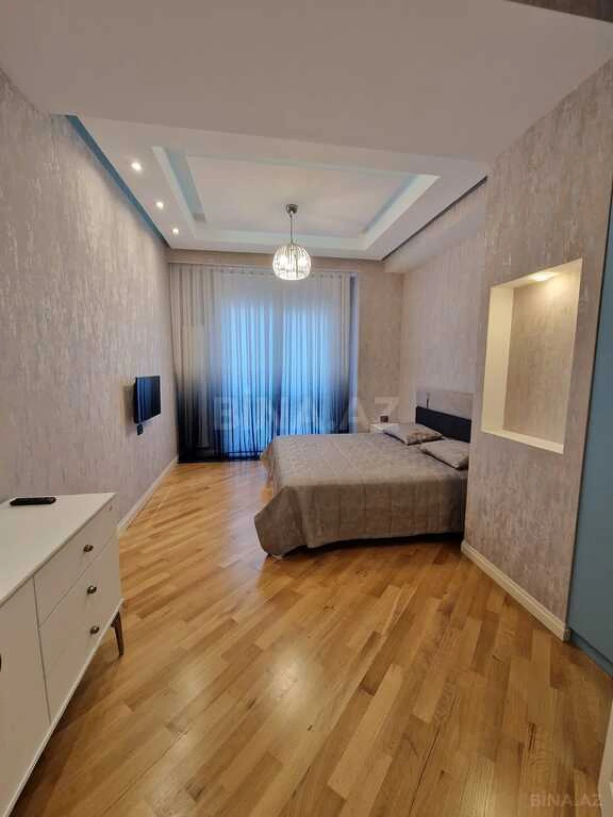 Satılır 3 otaqlı mənzil 132 m²