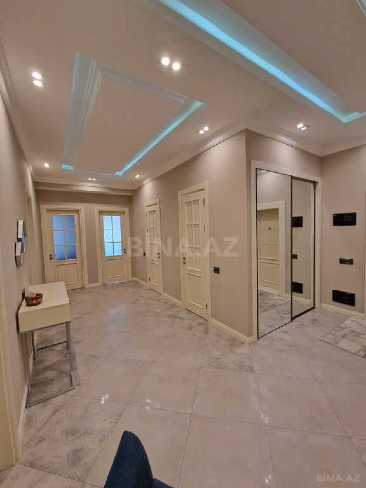 Satılır 3 otaqlı mənzil 132 m²