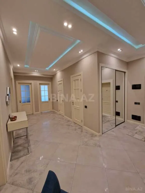 Satılır 3 otaqlı mənzil 132 m²