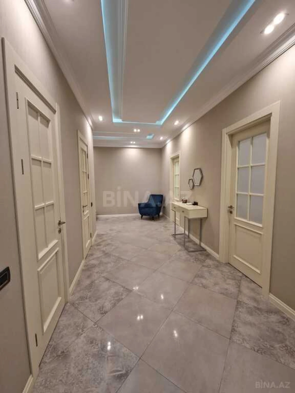Satılır 3 otaqlı mənzil 132 m²