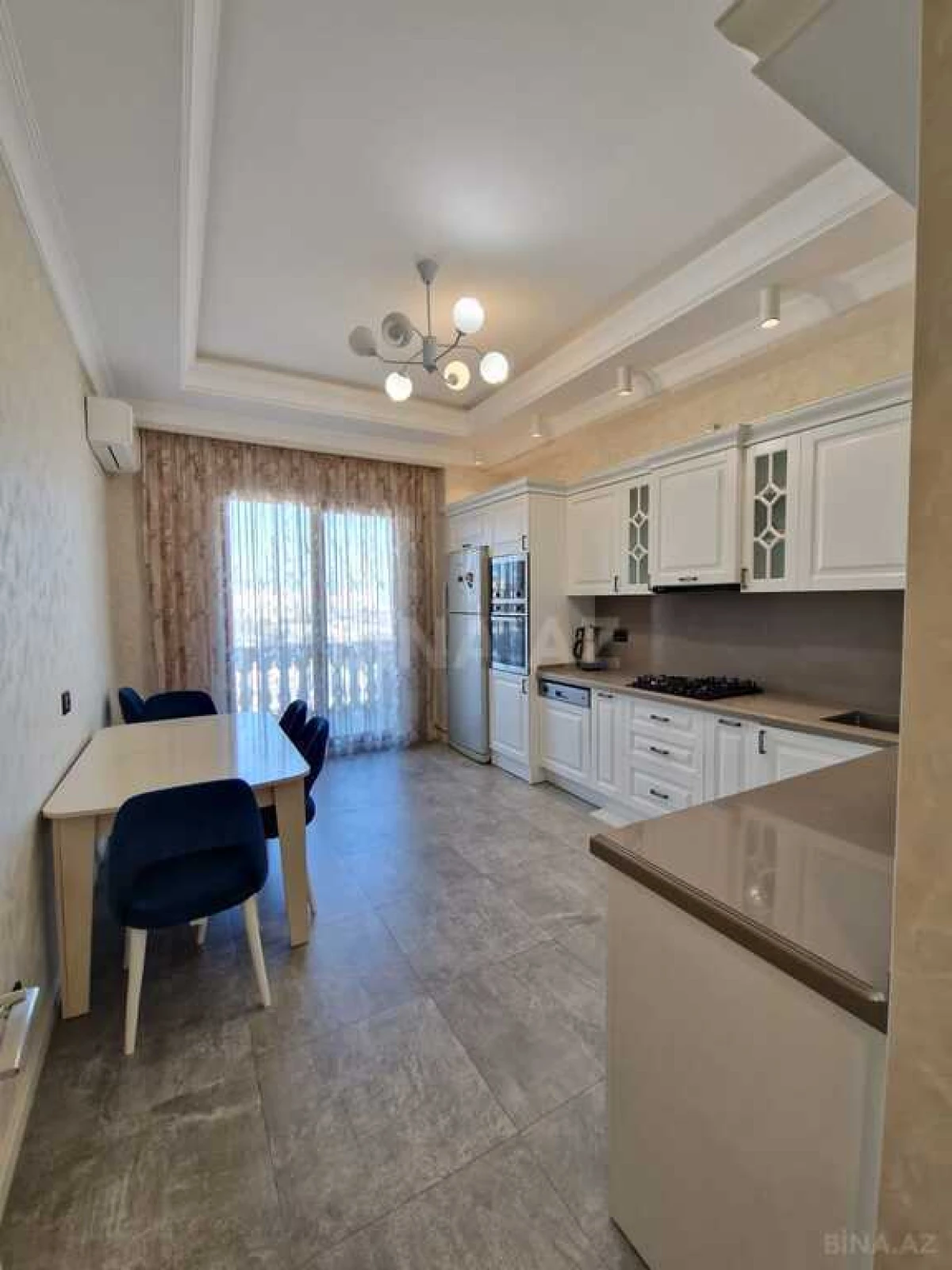 Satılır 3 otaqlı mənzil 132 m²