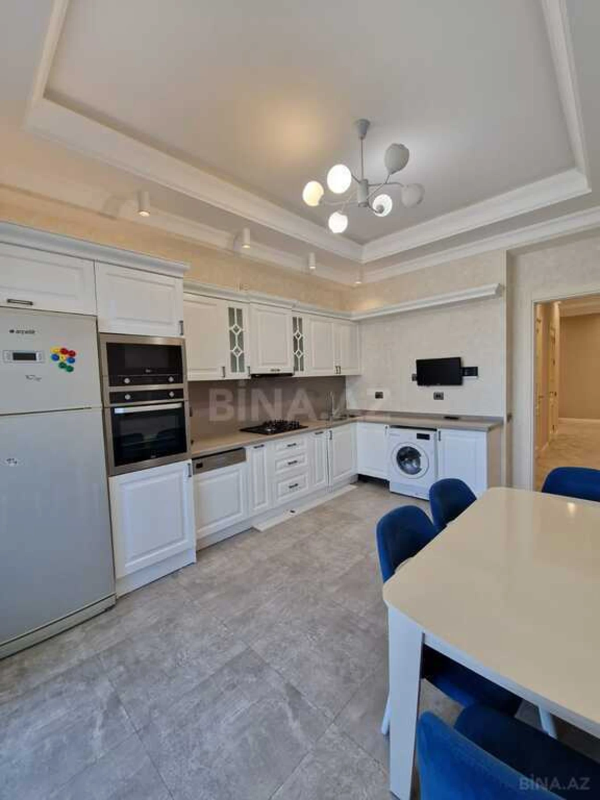 Satılır 3 otaqlı mənzil 132 m²