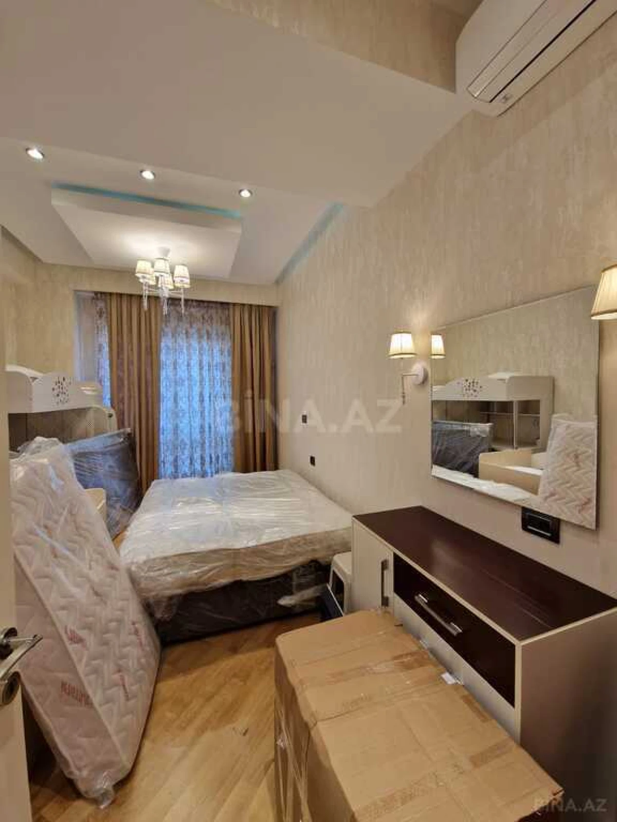 Satılır 3 otaqlı mənzil 132 m²