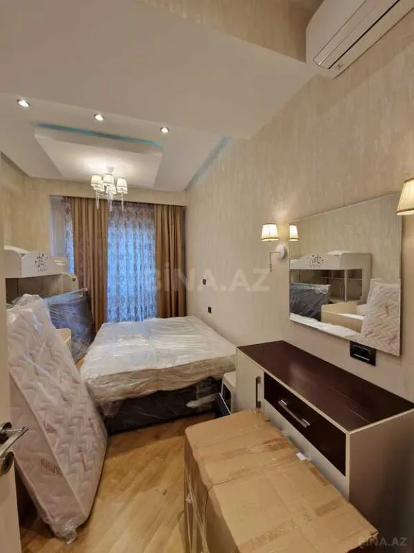 Satılır 3 otaqlı mənzil 132 m²