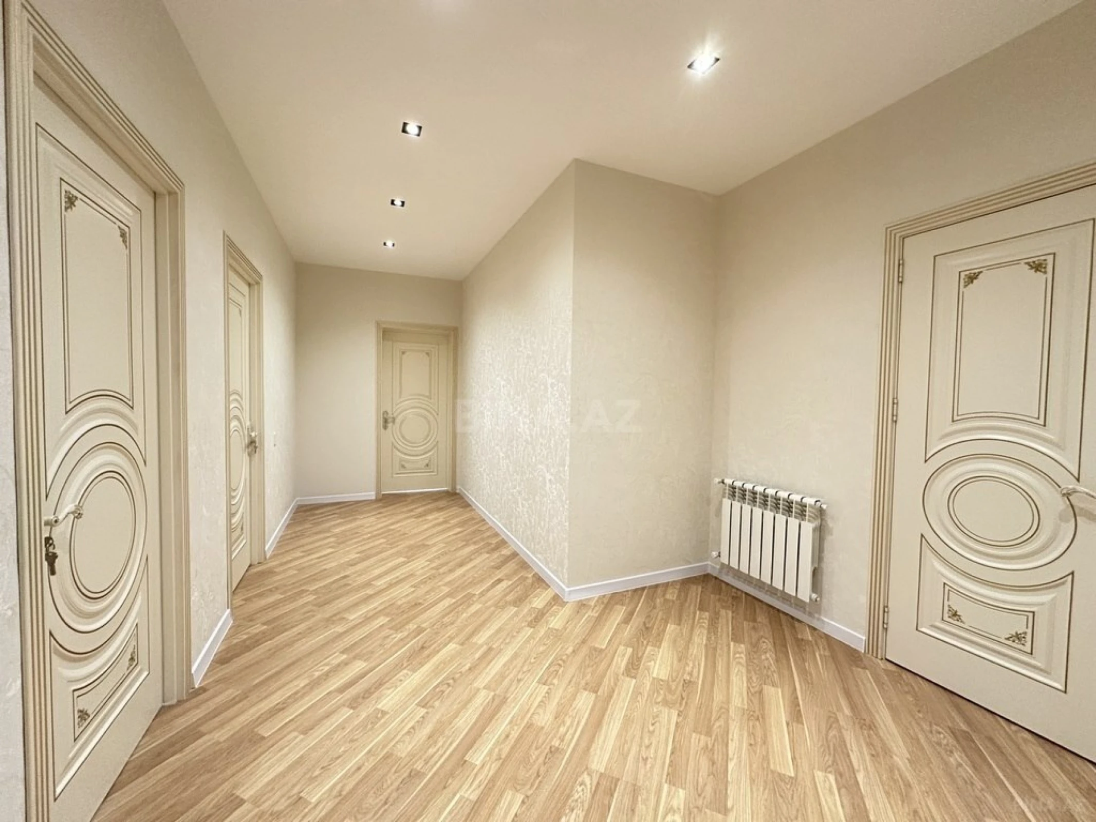 Satılır 4 otaqlı mənzil 140 m²