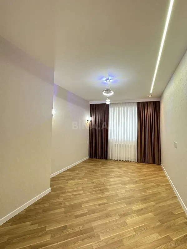 Satılır 4 otaqlı mənzil 140 m²