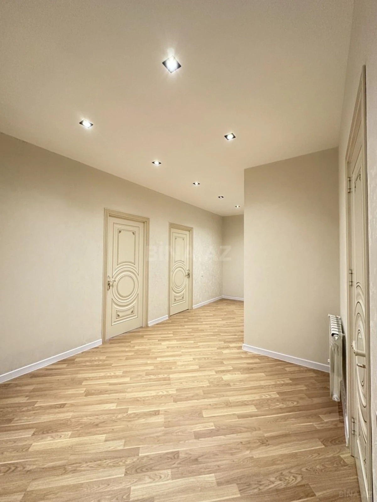 Satılır 4 otaqlı mənzil 140 m²