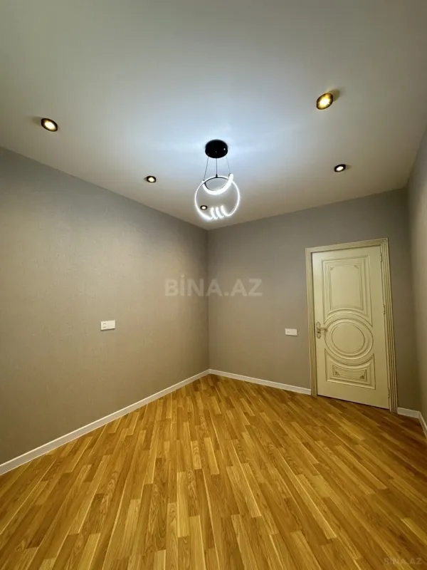 Satılır 4 otaqlı mənzil 140 m²