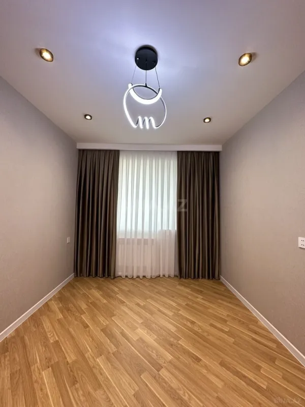 Satılır 4 otaqlı mənzil 140 m²