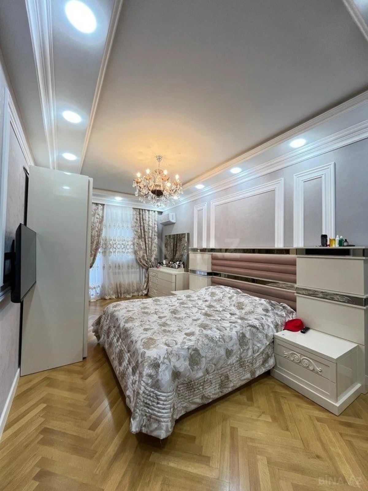 Satılır 3 otaqlı mənzil 147 m²