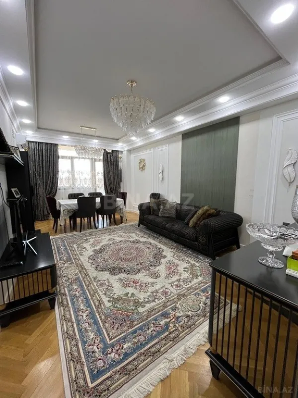 Satılır 3 otaqlı mənzil 147 m²