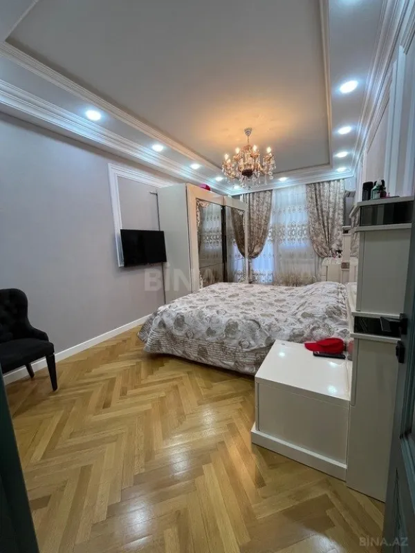 Satılır 3 otaqlı mənzil 147 m²