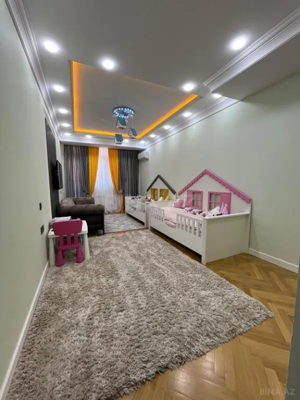 Satılır 3 otaqlı mənzil 147 m²
