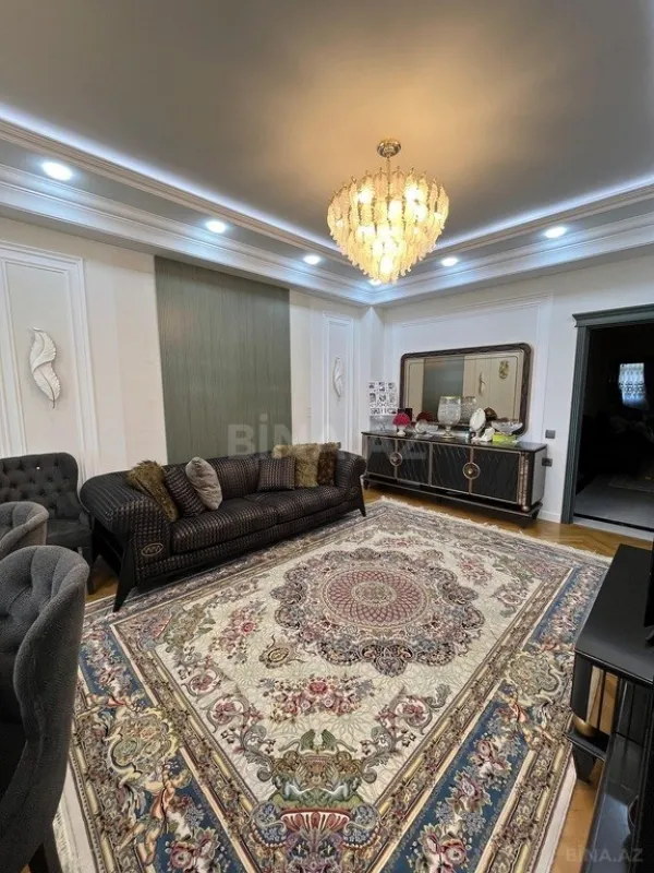 Satılır 3 otaqlı mənzil 147 m²