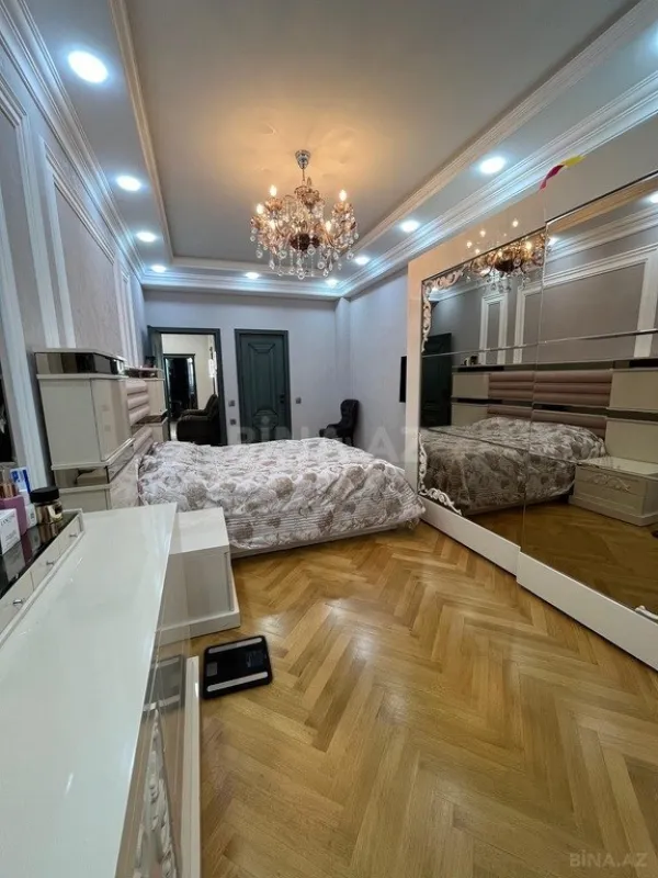 Satılır 3 otaqlı mənzil 147 m²