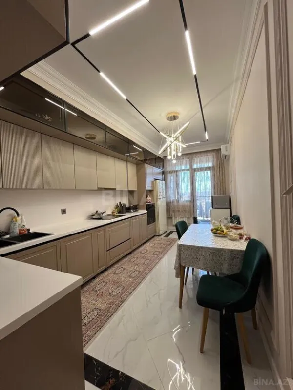Satılır 3 otaqlı mənzil 147 m²