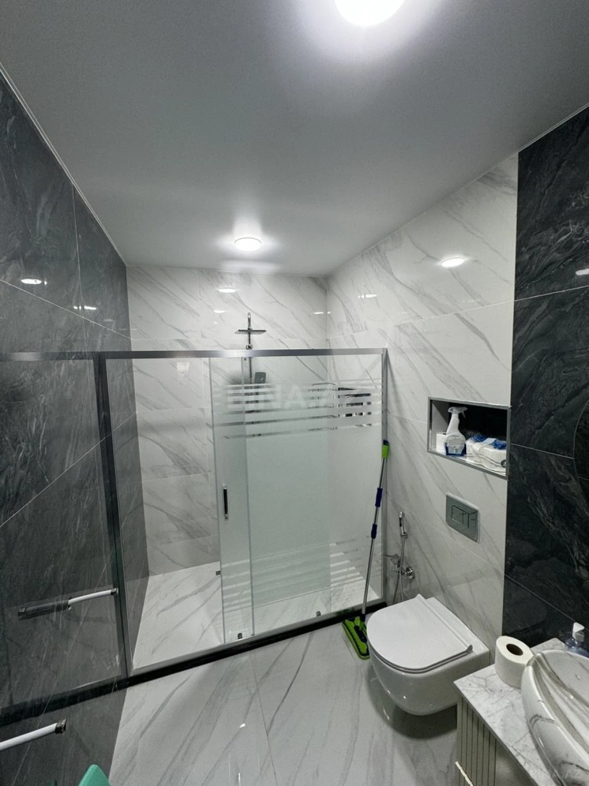 Satılır 3 otaqlı mənzil 147 m²