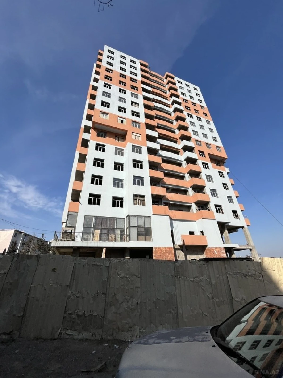 Satılır 3 otaqlı mənzil 117 m²