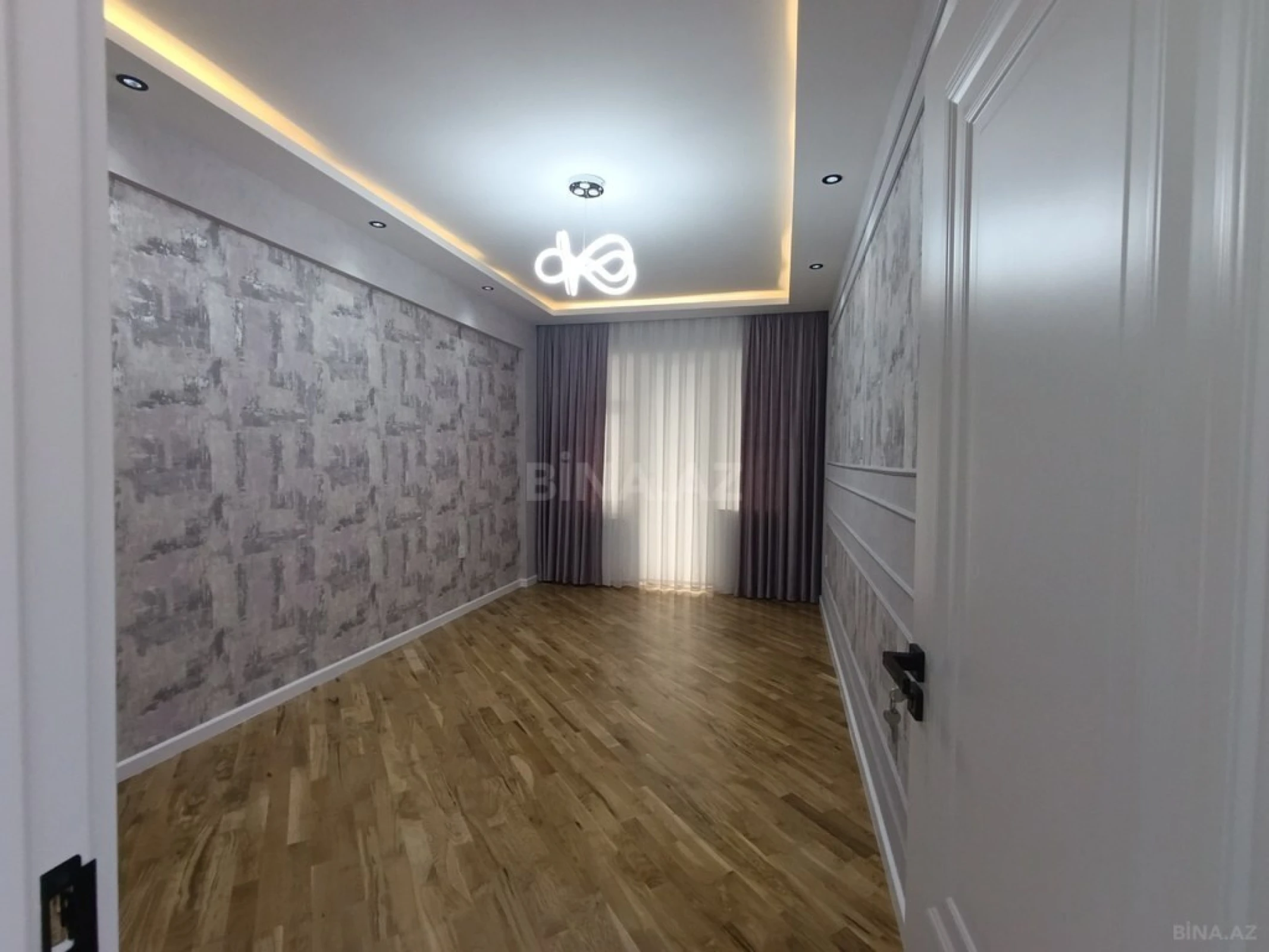 Satılır 4 otaqlı mənzil 155 m²