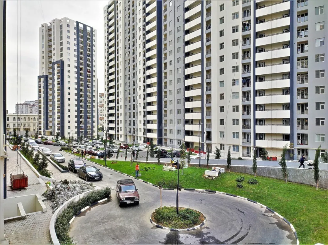 Satılır 4 otaqlı mənzil 155 m²