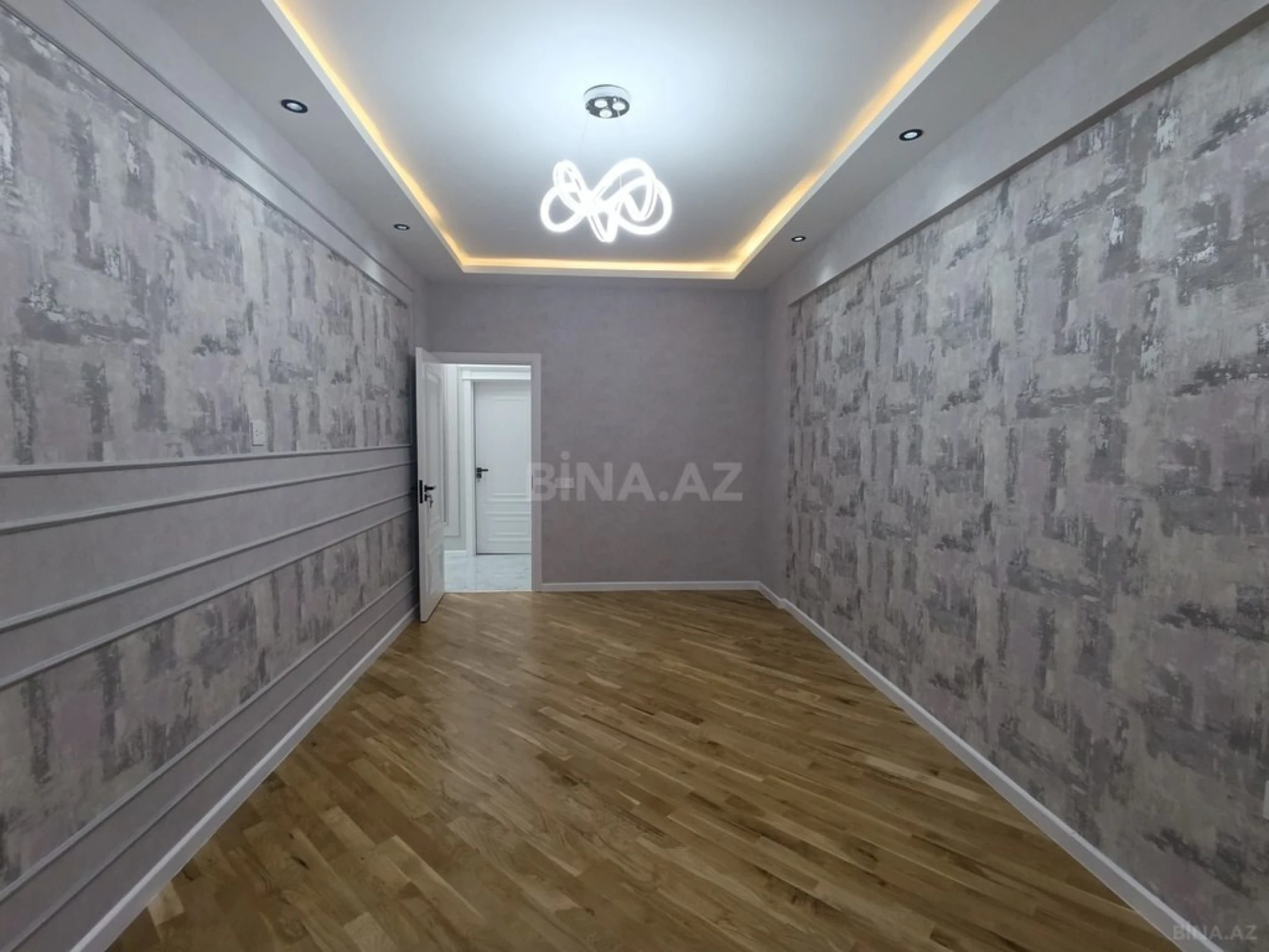 Satılır 4 otaqlı mənzil 155 m²
