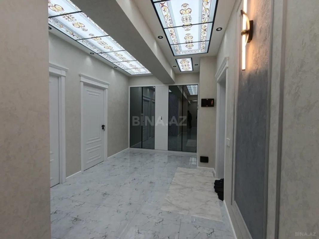 Satılır 4 otaqlı mənzil 155 m²