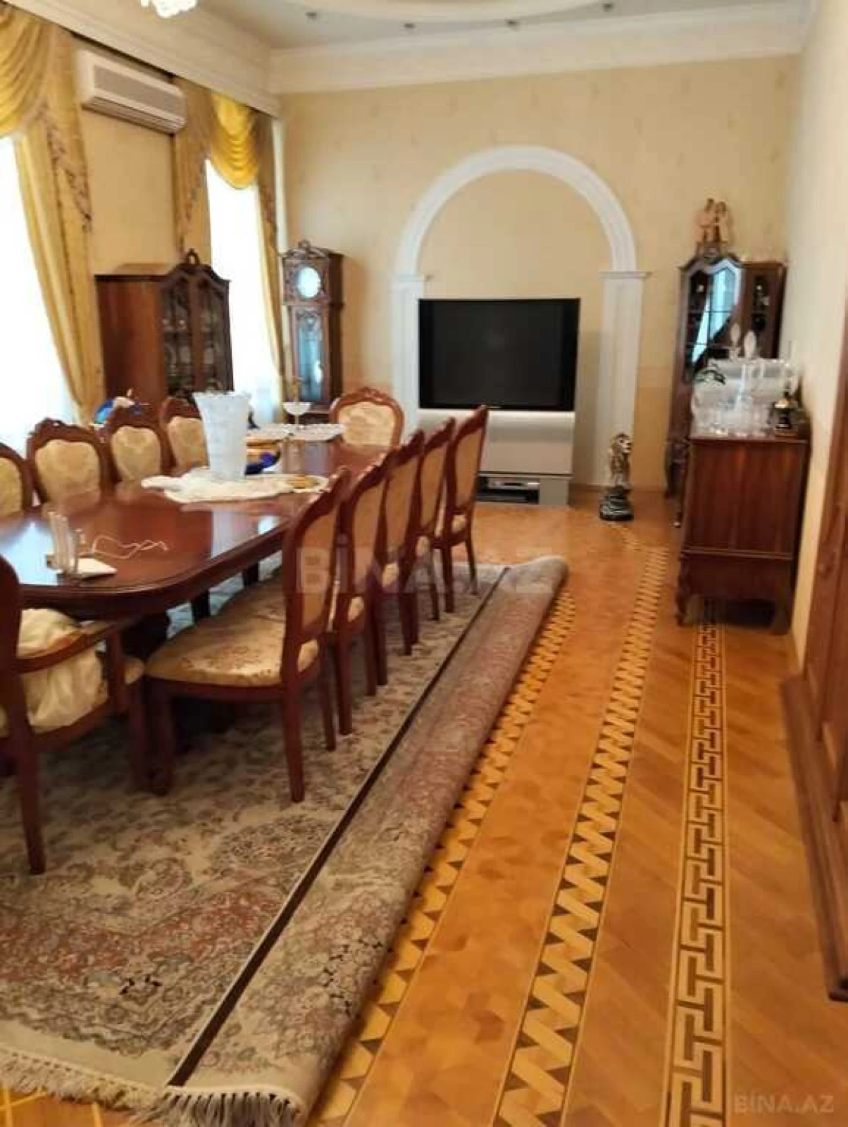 Satılır 7 otaqlı mənzil 320 m²