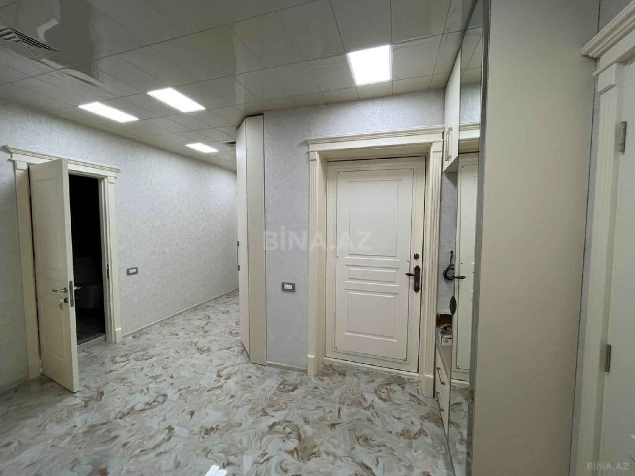 Kirayə verilir 2 otaqlı mənzil 95 m²