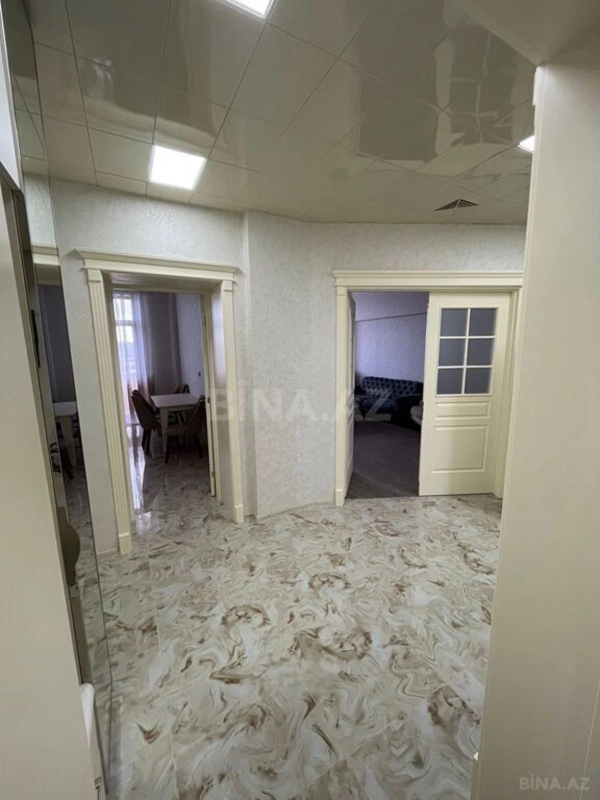Kirayə verilir 2 otaqlı mənzil 95 m²