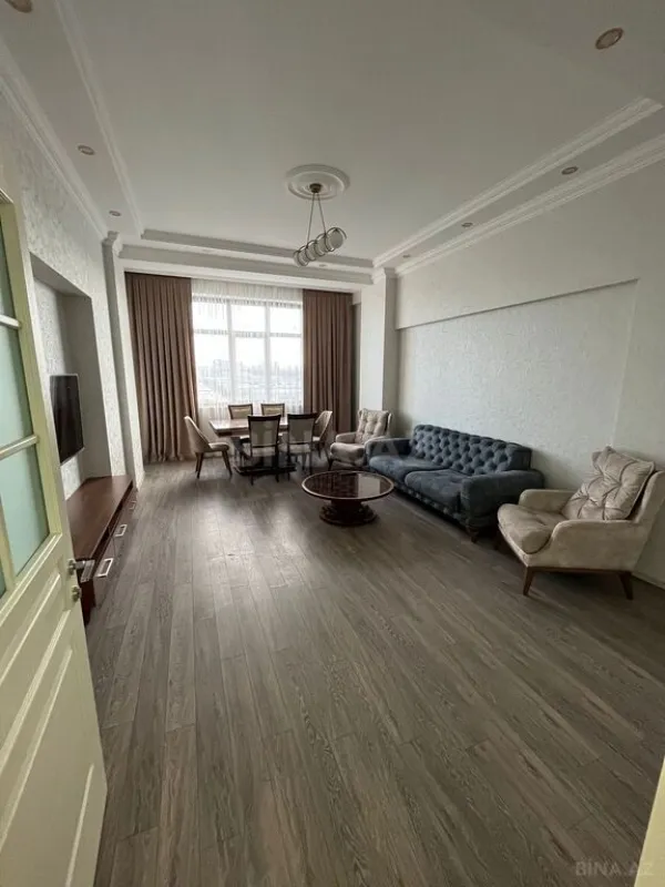 Kirayə verilir 2 otaqlı mənzil 95 m²