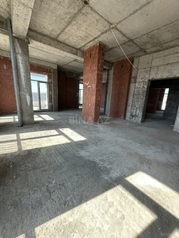 Satılır 4 otaqlı mənzil 280 m²