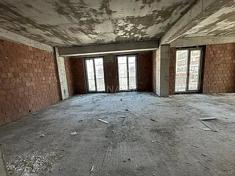 Satılır 4 otaqlı mənzil 280 m²