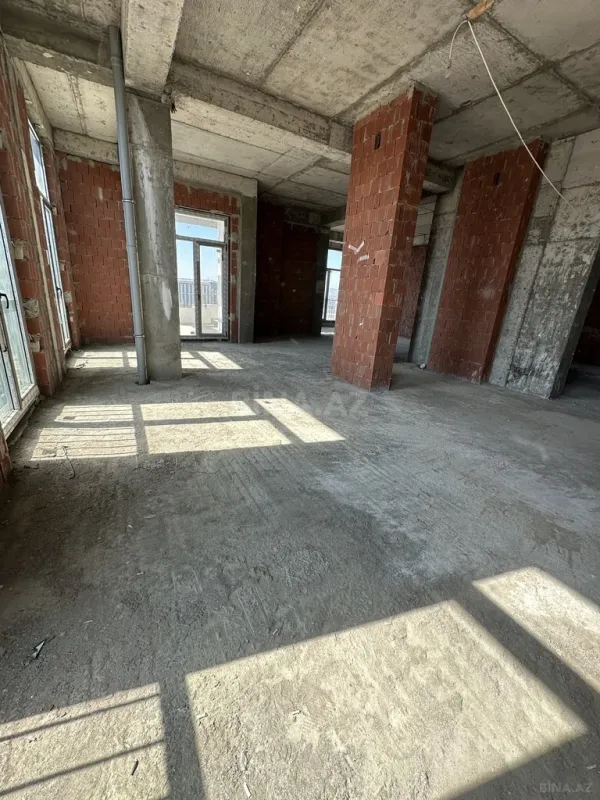 Satılır 4 otaqlı mənzil 280 m²